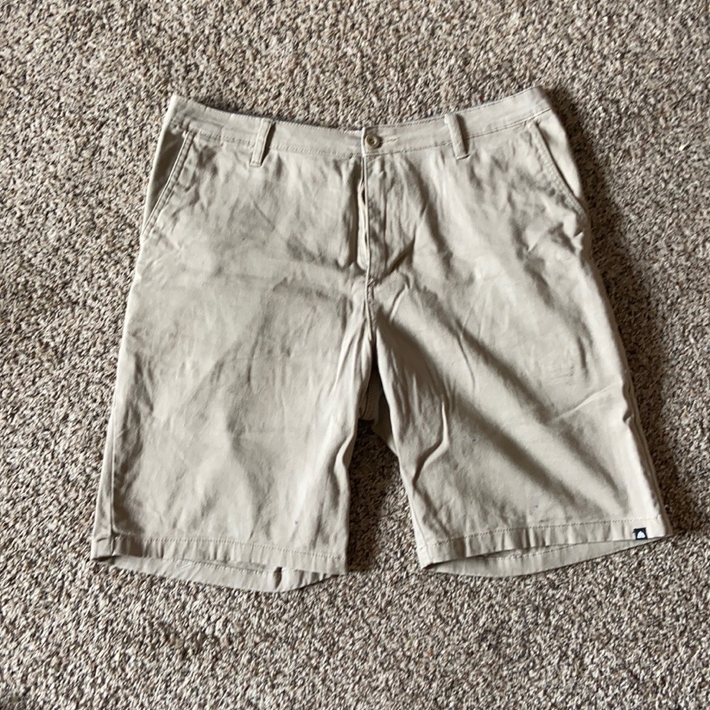 Men’s khaki shorts
